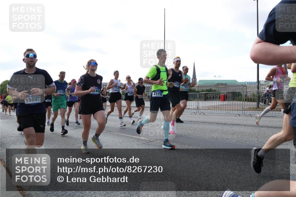 29.06.2025 - hella hamburg halbmarathon Lena Gebhardt http://msf.ph/oto/8267230 29.06.2025 09:57:22 Lombardsbrücke 1030, 1086, 1193, 1327, 1381, 1422, 1442, 1537, 1657, 1783, 2025, 2074, 2111, 2119, 2252, 2340, 2444, 2488, 2595, 2814, 2839, 2855, 2869, 2878, 3048, 3093, 3096, 3103, 3575, 3698, 3791, 3999, 4261, 4299, 4558, 4726, 4770, 4897, 4986, 5008, 5013, 5018, 5021, 5024, 5319, 5633, 5744, 5820, 5907, 6125, 6374, 6377, 6631, 6720, 6762, 6795, 6942, 7176, 7177, 7221, 7259, 7397, 7742, 7918, 7930, 7932, 8112, 8313, 8651, 8813, 8930, 9060, 9316, 9497, 10191 meine-sportfotos.de
