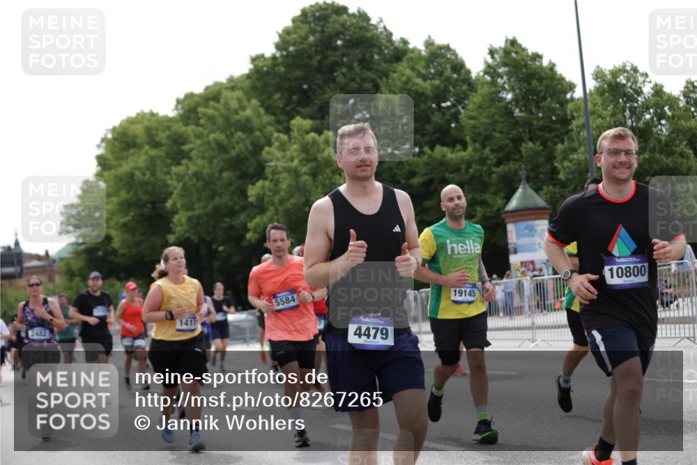 29.06.2025 - hella hamburg halbmarathon Jannik Wohlers http://msf.ph/oto/8267265 29.06.2025 10:33:34 Lombardsbrücke 1417, 1705, 1787, 1896, 2265, 2482, 2496, 2526, 2933, 3264, 3340, 3345, 3829, 3848, 4479, 4807, 4942, 5561, 5566, 5584, 5691, 5821, 5822, 5887, 6364, 6515, 6516, 6956, 7027, 7565, 8202, 8277, 8375, 8377, 8383, 8401, 9094, 9875, 9995, 10007, 10071, 10561, 10800, 11092, 11111, 11237, 11338, 11432, 11642, 12330, 12562, 12835, 13401, 13485, 13535, 13741, 13934, 14032, 14058, 14873, 14919, 15792, 15845, 16115, 16578, 17440, 17953, 19145, 19164 meine-sportfotos.de