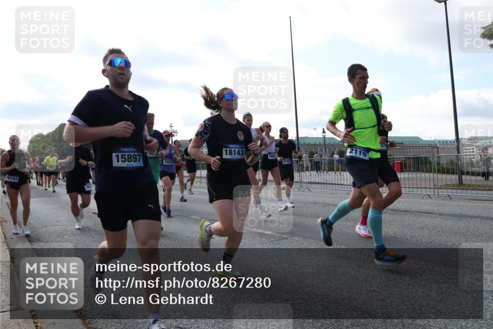 29.06.2025 - hella hamburg halbmarathon Lena Gebhardt http://msf.ph/oto/8267280 29.06.2025 09:57:22 Lombardsbrücke 1030, 1086, 1193, 1327, 1381, 1422, 1442, 1537, 1657, 1783, 2025, 2074, 2111, 2119, 2252, 2340, 2444, 2488, 2595, 2814, 2839, 2855, 2869, 2878, 3048, 3093, 3096, 3103, 3575, 3698, 3791, 3999, 4261, 4299, 4558, 4726, 4770, 4897, 4986, 5008, 5013, 5018, 5021, 5024, 5319, 5633, 5744, 5820, 5907, 6125, 6374, 6377, 6631, 6720, 6762, 6795, 6942, 7176, 7177, 7221, 7259, 7397, 7742, 7918, 7930, 7932, 8112, 8313, 8651, 8813, 8930, 9060, 9316, 9497, 10191 meine-sportfotos.de