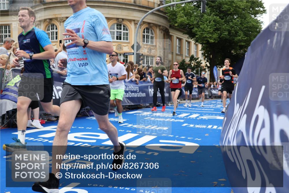 29.06.2025 - hella hamburg halbmarathon Strokosch-Dieckow http://msf.ph/oto/8267306 29.06.2025 10:45:36 Ziel 2138, 2415, 5047, 5623, 6071, 6711, 6831, 8374, 8668, 11291, 11495, 12154, 14062, 14764, 15666, 16617, 17332, 17674, 18862, 18878 meine-sportfotos.de