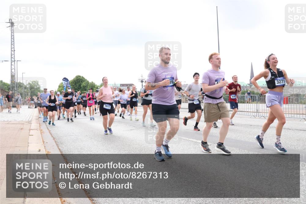 29.06.2025 - hella hamburg halbmarathon Lena Gebhardt http://msf.ph/oto/8267313 29.06.2025 11:08:36 Lombardsbrücke 1376, 1907, 1923, 1969, 2224, 2318, 2319, 2433, 2530, 2673, 3063, 3271, 3313, 3549, 3646, 3666, 3915, 3965, 4070, 4115, 4132, 4133, 4407, 4439, 4455, 4461, 4482, 4584, 4630, 4631, 4716, 4791, 4919, 5005, 5195, 5398, 5401, 5513, 5858, 5859, 6016, 6219, 6227, 6367, 6435, 6731, 6778, 6782, 6783, 6928, 6958, 6986, 7000, 7070, 7113, 7192, 7222, 7225, 7320, 7527, 7559, 7713, 7799, 7989, 8192, 8213, 8266, 8808, 8809, 8817, 8978, 9197, 9321, 9419 meine-sportfotos.de
