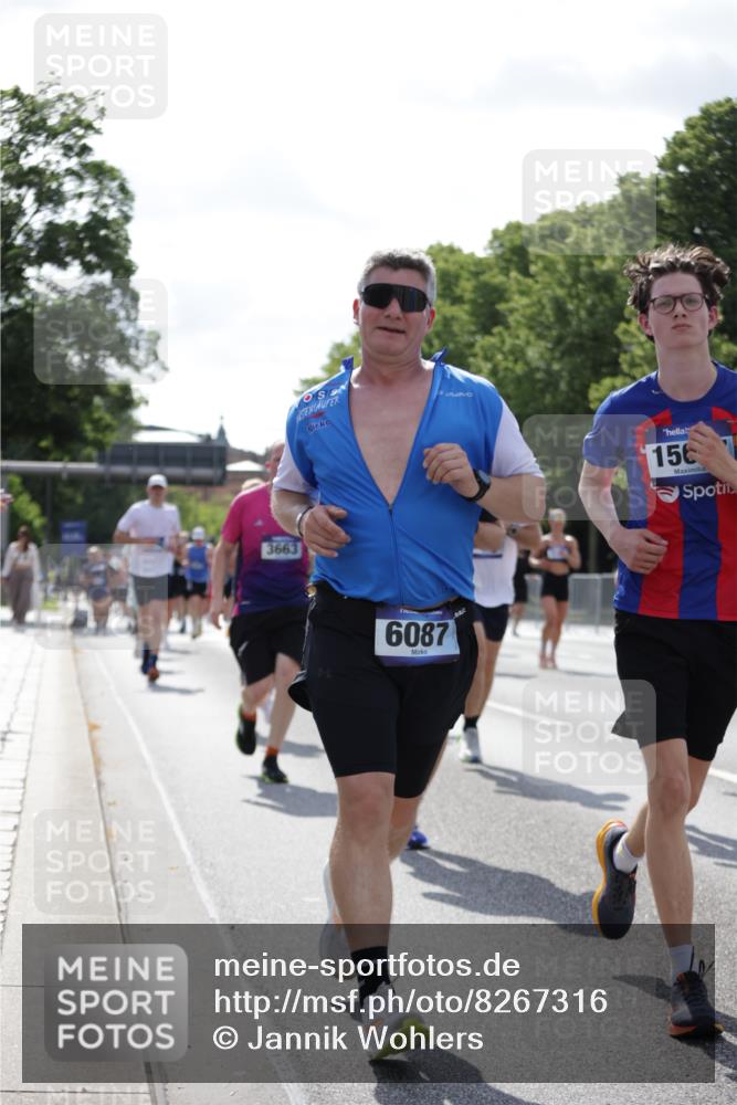 29.06.2025 - hella hamburg halbmarathon Jannik Wohlers http://msf.ph/oto/8267316 29.06.2025 10:01:00 Lombardsbrücke 1387, 1420, 2006, 2091, 3199, 3425, 3663, 4068, 4249, 4319, 4322, 4370, 4649, 5570, 5675, 6087, 6281, 0000, 6302, 6591, 6924, 7287, 7846, 8030, 8045, 8046, 8191, 8392, 8691, 10383, 10576, 11043, 11465, 12475, 13516, 13551, 13699, 14867, 15083, 15240, 15550, 15637, 15726, 16063, 16367, 16395, 16517, 16530, 16602, 16754, 17140, 17387, 17441, 17890, 18290, 18327, 18355, 18716, 18717, 18796, 18833, 19002, 19003, 19160 meine-sportfotos.de