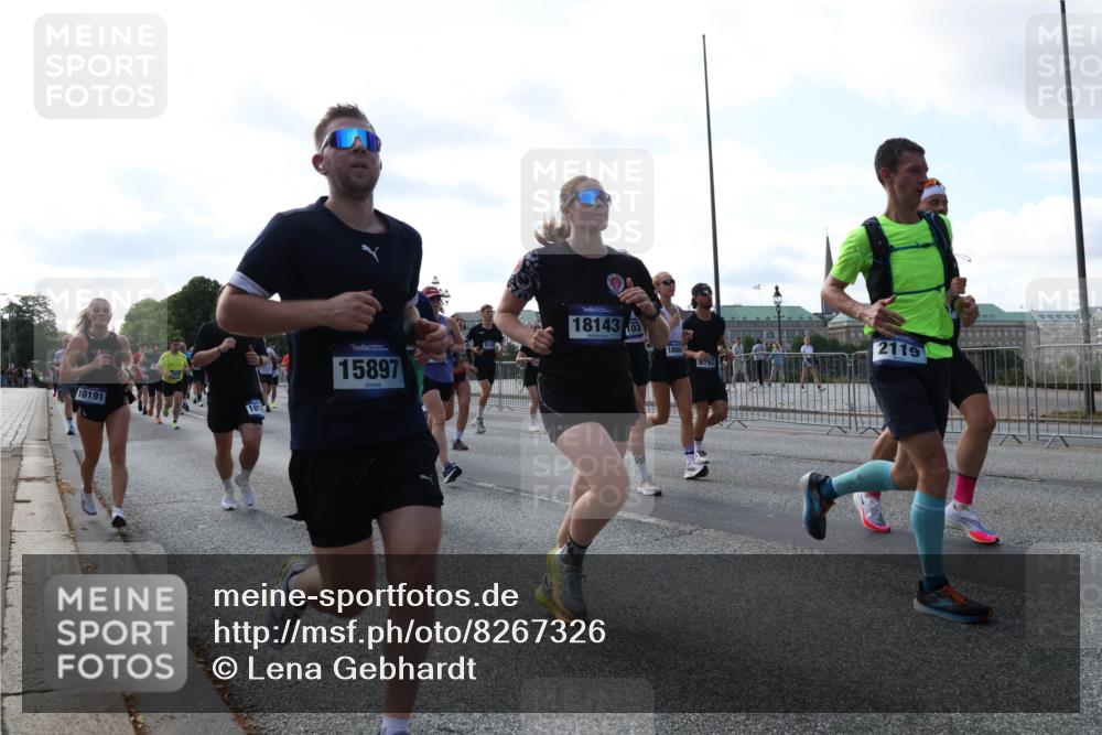 29.06.2025 - hella hamburg halbmarathon Lena Gebhardt http://msf.ph/oto/8267326 29.06.2025 09:57:22 Lombardsbrücke 1030, 1086, 1193, 1327, 1381, 1422, 1442, 1537, 1657, 1783, 2025, 2074, 2111, 2119, 2252, 2340, 2444, 2488, 2595, 2814, 2839, 2855, 2869, 2878, 3048, 3093, 3096, 3103, 3575, 3698, 3791, 3999, 4261, 4299, 4558, 4726, 4770, 4897, 4986, 5008, 5013, 5018, 5021, 5024, 5319, 5633, 5744, 5820, 5907, 6125, 6374, 6377, 6631, 6720, 6762, 6795, 6942, 7176, 7177, 7221, 7259, 7397, 7742, 7918, 7930, 7932, 8112, 8313, 8651, 8813, 8930, 9060, 9316, 9497, 10191 meine-sportfotos.de
