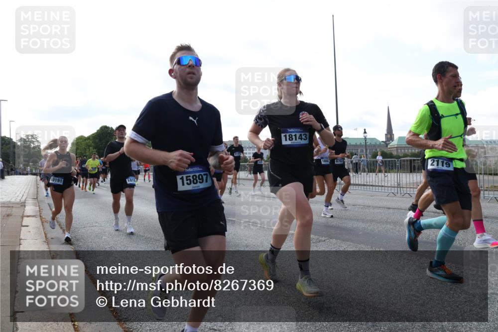 29.06.2025 - hella hamburg halbmarathon Lena Gebhardt http://msf.ph/oto/8267369 29.06.2025 09:57:22 Lombardsbrücke 1030, 1086, 1193, 1327, 1381, 1422, 1442, 1537, 1657, 1783, 2025, 2074, 2111, 2119, 2252, 2340, 2444, 2488, 2595, 2814, 2839, 2855, 2869, 2878, 3048, 3093, 3096, 3103, 3575, 3698, 3791, 3999, 4261, 4299, 4558, 4726, 4770, 4897, 4986, 5008, 5013, 5018, 5021, 5024, 5319, 5633, 5744, 5820, 5907, 6125, 6374, 6377, 6631, 6720, 6762, 6795, 6942, 7176, 7177, 7221, 7259, 7397, 7742, 7918, 7930, 7932, 8112, 8313, 8651, 8813, 8930, 9060, 9316, 9497, 10191 meine-sportfotos.de