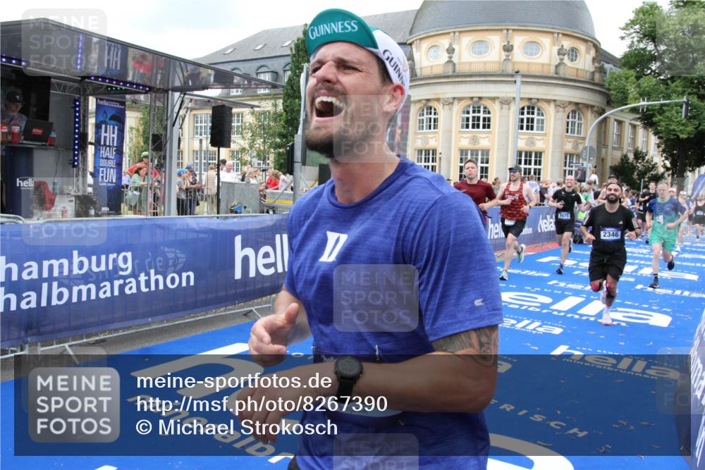 29.06.2025 - hella hamburg halbmarathon Michael Strokosch http://msf.ph/oto/8267390 29.06.2025 10:52:44 Ziel 2287, 2346, 2670, 3952, 3999, 5116, 7475, 9869, 10115, 11459, 11689, 12450, 12482, 13051, 14122, 16467, 18331 meine-sportfotos.de