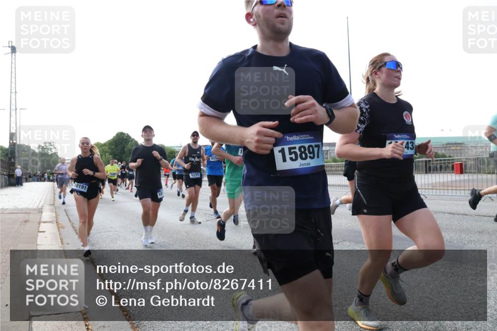 29.06.2025 - hella hamburg halbmarathon Lena Gebhardt http://msf.ph/oto/8267411 29.06.2025 09:57:23 Lombardsbrücke 1030, 1086, 1193, 1327, 1381, 1422, 1442, 1537, 1657, 1783, 2025, 2074, 2111, 2119, 2252, 2340, 2444, 2488, 2595, 2814, 2839, 2855, 2869, 3048, 3093, 3096, 3103, 3575, 3698, 3791, 3999, 4261, 4299, 4379, 4558, 4726, 4770, 4986, 5008, 5013, 5018, 5021, 5024, 5319, 5633, 5744, 5820, 5907, 6125, 6374, 6377, 6631, 6720, 6762, 6795, 6942, 7177, 7221, 7259, 7397, 7742, 7918, 7930, 7932, 8112, 8313, 8651, 8813, 8930, 9060, 9316, 9497, 10191 meine-sportfotos.de