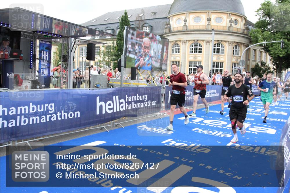 29.06.2025 - hella hamburg halbmarathon Michael Strokosch http://msf.ph/oto/8267427 29.06.2025 10:52:44 Ziel 2287, 2346, 2670, 3952, 3999, 5116, 7475, 9869, 10115, 11459, 11689, 12450, 12482, 13051, 14122, 16467, 18331 meine-sportfotos.de