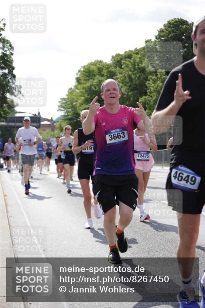 29.06.2025 - hella hamburg halbmarathon Jannik Wohlers http://msf.ph/oto/8267450 29.06.2025 10:01:02 Lombardsbrücke 1387, 1420, 1722, 1724, 2006, 2091, 2167, 3199, 3425, 3663, 4249, 4319, 4322, 4370, 4649, 5547, 5570, 5675, 6087, 6281, 0000, 6302, 6591, 6921, 6924, 7287, 7846, 8030, 8045, 8046, 8191, 8392, 8691, 8822, 10281, 10301, 10383, 10576, 11043, 11465, 12475, 13516, 13528, 13551, 13699, 14867, 15083, 15550, 15637, 15726, 16063, 16367, 16395, 16517, 16602, 16754, 17140, 17387, 17441, 17890, 18290, 18327, 18355, 18716, 18717, 18796, 18833, 19002, 19003, 19160 meine-sportfotos.de