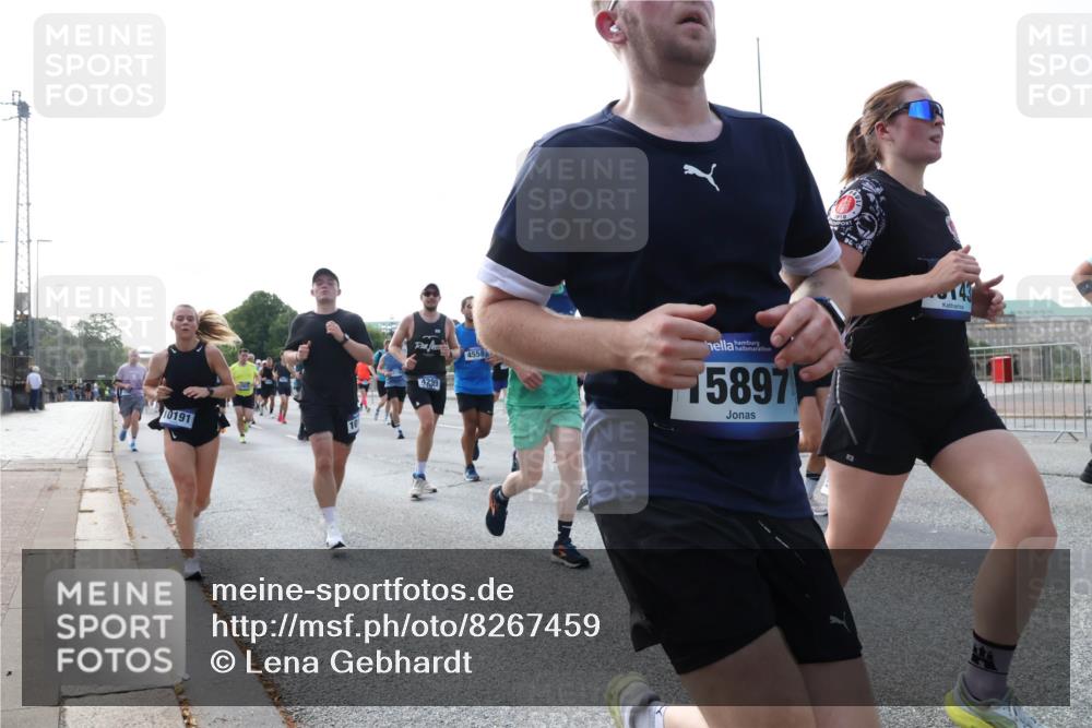 29.06.2025 - hella hamburg halbmarathon Lena Gebhardt http://msf.ph/oto/8267459 29.06.2025 09:57:23 Lombardsbrücke 1030, 1086, 1193, 1327, 1381, 1422, 1442, 1537, 1657, 1783, 2025, 2074, 2111, 2119, 2252, 2340, 2444, 2488, 2595, 2814, 2839, 2855, 2869, 3048, 3093, 3096, 3103, 3575, 3698, 3791, 3999, 4261, 4299, 4379, 4558, 4726, 4770, 4986, 5008, 5013, 5018, 5021, 5024, 5319, 5633, 5744, 5820, 5907, 6125, 6374, 6377, 6631, 6720, 6762, 6795, 6942, 7177, 7221, 7259, 7397, 7742, 7918, 7930, 7932, 8112, 8313, 8651, 8813, 8930, 9060, 9316, 9497, 10191 meine-sportfotos.de