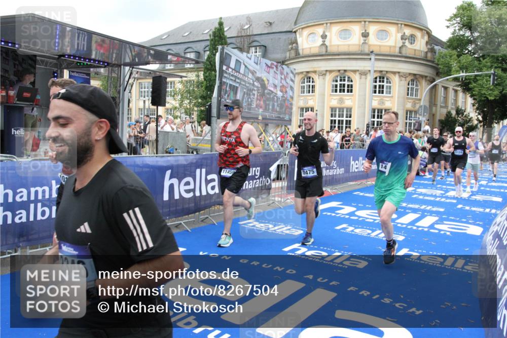 29.06.2025 - hella hamburg halbmarathon Michael Strokosch http://msf.ph/oto/8267504 29.06.2025 10:52:45 Ziel 2287, 2346, 2670, 3952, 3999, 5116, 5194, 7475, 9869, 10115, 11459, 11689, 12450, 12482, 13051, 14122, 14805, 16467, 18331, 19244 meine-sportfotos.de