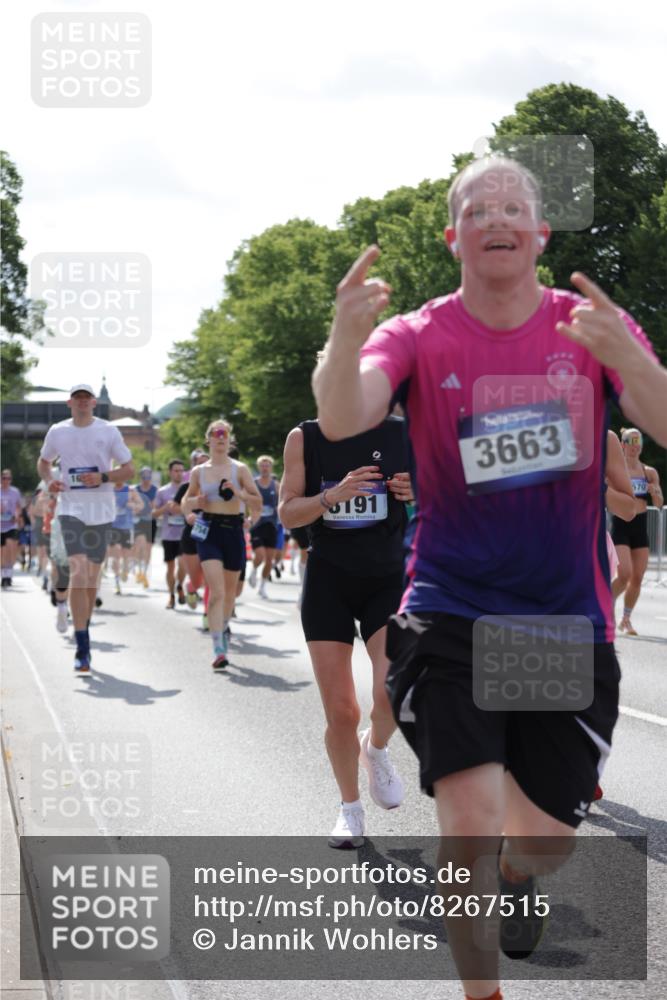 29.06.2025 - hella hamburg halbmarathon Jannik Wohlers http://msf.ph/oto/8267515 29.06.2025 10:01:03 Lombardsbrücke 1387, 1722, 1724, 2006, 2091, 2167, 2591, 3199, 3425, 3663, 4249, 4319, 4322, 4370, 4649, 5547, 5570, 5675, 6087, 6281, 0000, 6302, 6591, 6921, 6924, 7287, 7846, 8030, 8191, 8392, 8691, 8822, 10281, 10301, 10383, 10576, 11043, 11465, 12475, 13516, 13528, 13551, 13699, 13796, 14867, 15083, 15550, 15637, 15726, 16063, 16367, 16395, 16754, 17140, 17441, 17890, 18290, 18355, 18716, 18717, 18739, 18796, 18833, 18899, 19002, 19003, 19160 meine-sportfotos.de