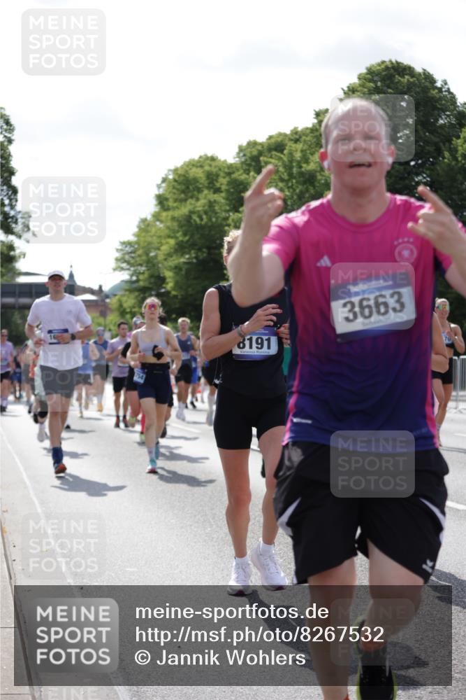29.06.2025 - hella hamburg halbmarathon Jannik Wohlers http://msf.ph/oto/8267532 29.06.2025 10:01:03 Lombardsbrücke 1387, 1722, 1724, 2006, 2091, 2167, 2591, 3199, 3425, 3663, 4249, 4319, 4322, 4370, 4649, 5547, 5570, 5675, 6087, 6281, 0000, 6302, 6591, 6921, 6924, 7287, 7846, 8030, 8191, 8392, 8691, 8822, 10281, 10301, 10383, 10576, 11043, 11465, 12475, 13516, 13528, 13551, 13699, 13796, 14867, 15083, 15550, 15637, 15726, 16063, 16367, 16395, 16754, 17140, 17441, 17890, 18290, 18355, 18716, 18717, 18739, 18796, 18833, 18899, 19002, 19003, 19160 meine-sportfotos.de