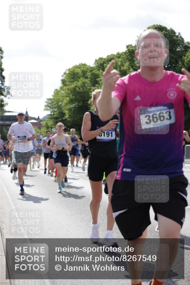29.06.2025 - hella hamburg halbmarathon Jannik Wohlers http://msf.ph/oto/8267549 29.06.2025 10:01:03 Lombardsbrücke 1387, 1722, 1724, 2006, 2091, 2167, 2591, 3199, 3425, 3663, 4249, 4319, 4322, 4370, 4649, 5547, 5570, 5675, 6087, 6281, 0000, 6302, 6591, 6921, 6924, 7287, 7846, 8030, 8191, 8392, 8691, 8822, 10281, 10301, 10383, 10576, 11043, 11465, 12475, 13516, 13528, 13551, 13699, 13796, 14867, 15083, 15550, 15637, 15726, 16063, 16367, 16395, 16754, 17140, 17441, 17890, 18290, 18355, 18716, 18717, 18739, 18796, 18833, 18899, 19002, 19003, 19160 meine-sportfotos.de