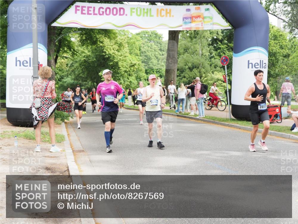 29.06.2025 - hella hamburg halbmarathon MichiJ http://msf.ph/oto/8267569 29.06.2025 10:54:58 Zwischen KM18-KM19 2594, 2852, 4494, 6014, 6089, 6181, 9527, 13054, 15150, 15462, 16186 meine-sportfotos.de