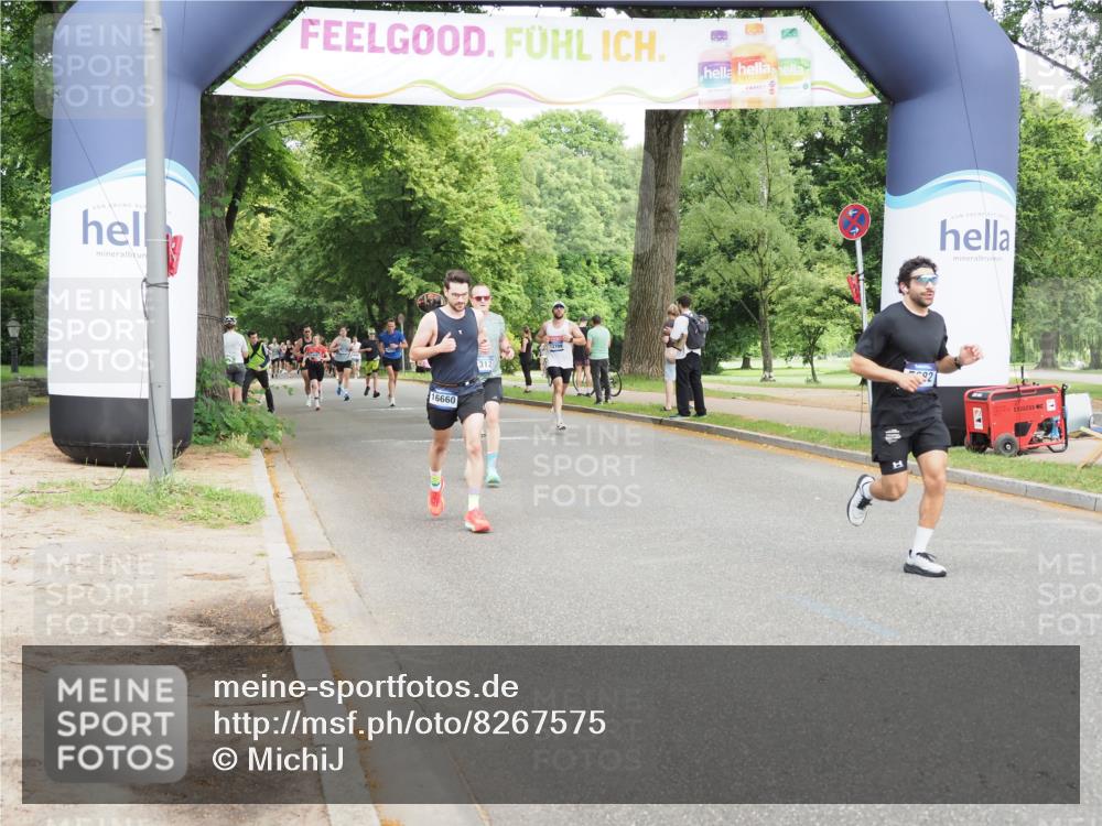 29.06.2025 - hella hamburg halbmarathon MichiJ http://msf.ph/oto/8267575 29.06.2025 10:30:48 Zwischen KM18-KM19 5682, 6770, 9833, 10469, 15270, 15935, 16084, 16295, 16660, 17016, 18330, 18559 meine-sportfotos.de