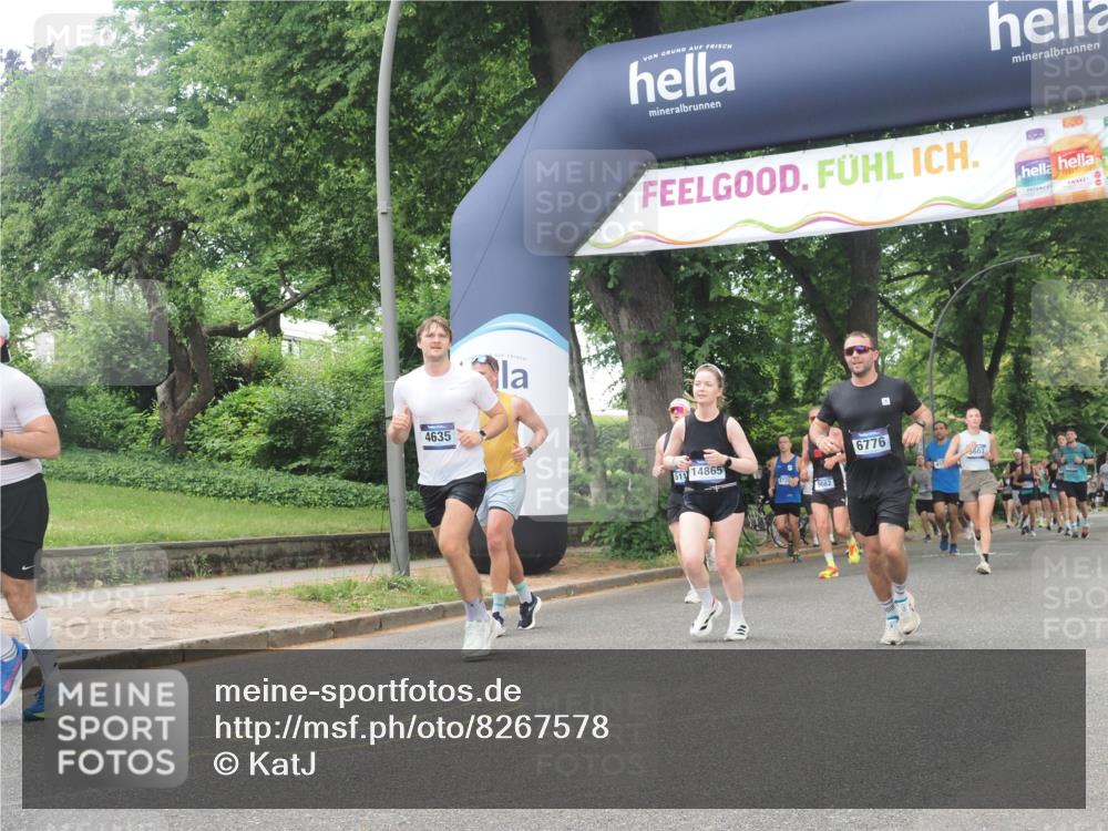 29.06.2025 - hella hamburg halbmarathon KatJ http://msf.ph/oto/8267578 29.06.2025 10:39:22 Zwischen KM18-KM19 4635, 6776, 7409 meine-sportfotos.de