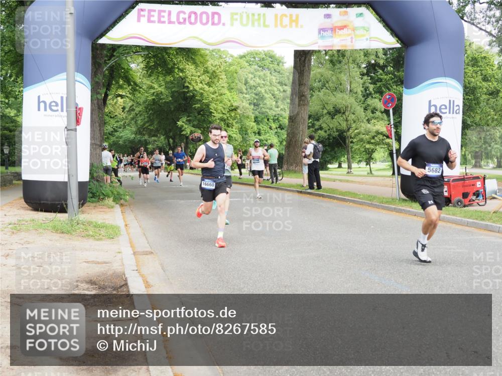 29.06.2025 - hella hamburg halbmarathon MichiJ http://msf.ph/oto/8267585 29.06.2025 10:30:49 Zwischen KM18-KM19 5682, 6770, 9833, 10469, 15270, 16084, 16295, 16660, 17016 meine-sportfotos.de