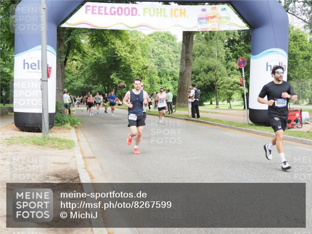 29.06.2025 - hella hamburg halbmarathon MichiJ http://msf.ph/oto/8267599 29.06.2025 10:30:49 Zwischen KM18-KM19 5682, 6770, 9833, 10469, 15270, 16084, 16295, 16660, 17016 meine-sportfotos.de