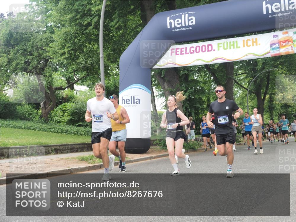 29.06.2025 - hella hamburg halbmarathon KatJ http://msf.ph/oto/8267676 29.06.2025 10:39:22 Zwischen KM18-KM19 4635, 6776, 7409 meine-sportfotos.de