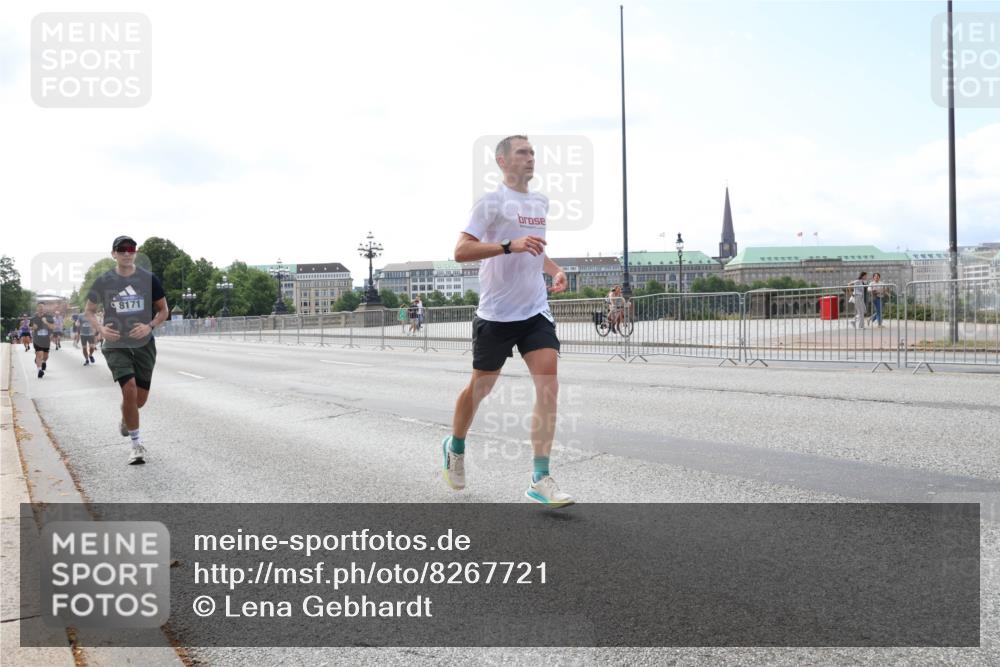 29.06.2025 - hella hamburg halbmarathon Lena Gebhardt http://msf.ph/oto/8267721 29.06.2025 10:11:15 Lombardsbrücke 1166, 1186, 1723, 1781, 2868, 3837, 4287, 5254, 5653, 7271, 7370, 8171, 8206, 8207, 8368, 8561, 9119, 9169, 9829, 10196, 10372, 11149, 11321, 11755, 12286, 12426, 12556, 12571, 12790, 12836, 13588, 13594, 13603, 13939, 14008, 14022, 14149, 14270, 15009, 15214, 15252, 15797, 15908, 16383, 16808, 17142, 17500, 17787, 18382, 19172, 19241 meine-sportfotos.de