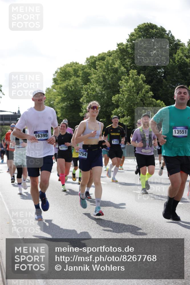 29.06.2025 - hella hamburg halbmarathon Jannik Wohlers http://msf.ph/oto/8267768 29.06.2025 10:01:05 Lombardsbrücke 1329, 1387, 1722, 1724, 2006, 2091, 2167, 2591, 3199, 3425, 3663, 4319, 4322, 4370, 4649, 4663, 5547, 5570, 5675, 6087, 6281, 0000, 6302, 6591, 6921, 6924, 7287, 8030, 8191, 8392, 8691, 8822, 8926, 10281, 10301, 10576, 11043, 11465, 12475, 13516, 13528, 13551, 13699, 13796, 14375, 14867, 15083, 15093, 15550, 15637, 15726, 16063, 16367, 16395, 16754, 17140, 17441, 17890, 18232, 18290, 18355, 18716, 18717, 18739, 18833, 18899, 18954, 19002, 19003, 19160 meine-sportfotos.de