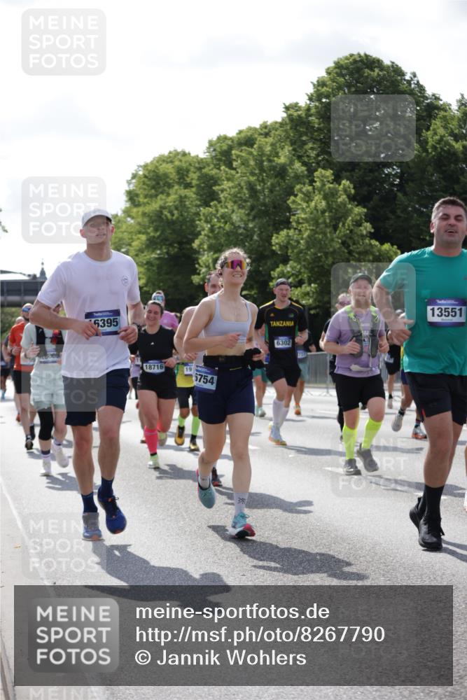 29.06.2025 - hella hamburg halbmarathon Jannik Wohlers http://msf.ph/oto/8267790 29.06.2025 10:01:05 Lombardsbrücke 1329, 1387, 1722, 1724, 2006, 2091, 2167, 2591, 3199, 3425, 3663, 4319, 4322, 4370, 4649, 4663, 5547, 5570, 5675, 6087, 6281, 0000, 6302, 6591, 6921, 6924, 7287, 8030, 8191, 8392, 8691, 8822, 8926, 10281, 10301, 10576, 11043, 11465, 12475, 13516, 13528, 13551, 13699, 13796, 14375, 14867, 15083, 15093, 15550, 15637, 15726, 16063, 16367, 16395, 16754, 17140, 17441, 17890, 18232, 18290, 18355, 18716, 18717, 18739, 18833, 18899, 18954, 19002, 19003, 19160 meine-sportfotos.de