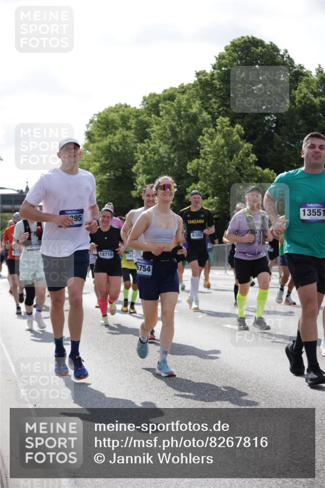 29.06.2025 - hella hamburg halbmarathon Jannik Wohlers http://msf.ph/oto/8267816 29.06.2025 10:01:05 Lombardsbrücke 1329, 1387, 1722, 1724, 2006, 2091, 2167, 2591, 3199, 3425, 3663, 4319, 4322, 4370, 4649, 4663, 5547, 5570, 5675, 6087, 6281, 0000, 6302, 6591, 6921, 6924, 7287, 8030, 8191, 8392, 8691, 8822, 8926, 10281, 10301, 10576, 11043, 11465, 12475, 13516, 13528, 13551, 13699, 13796, 14375, 14867, 15083, 15093, 15550, 15637, 15726, 16063, 16367, 16395, 16754, 17140, 17441, 17890, 18232, 18290, 18355, 18716, 18717, 18739, 18833, 18899, 18954, 19002, 19003, 19160 meine-sportfotos.de