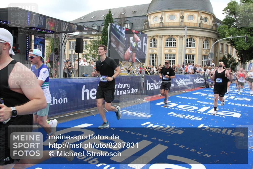 29.06.2025 - hella hamburg halbmarathon Michael Strokosch http://msf.ph/oto/8267831 29.06.2025 10:52:49 Ziel 2287, 2910, 3999, 5077, 5116, 5169, 5194, 8172, 9065, 9163, 9869, 11217, 12482, 14198, 14286, 14805, 16467, 17198, 18331, 19244 meine-sportfotos.de