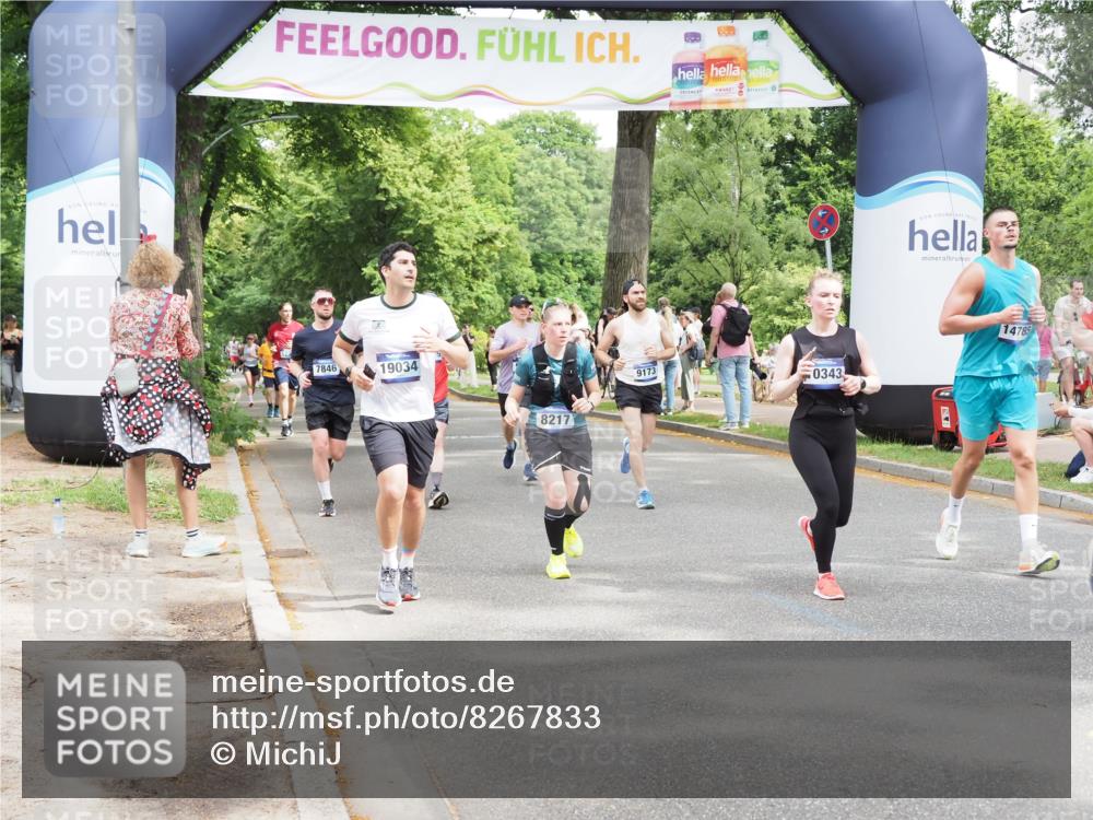 29.06.2025 - hella hamburg halbmarathon MichiJ http://msf.ph/oto/8267833 29.06.2025 10:55:05 Zwischen KM18-KM19 1785, 2594, 4950, 5670, 6014, 7741, 8217, 9173, 10343, 12556, 13054, 14785, 15462, 19034 meine-sportfotos.de