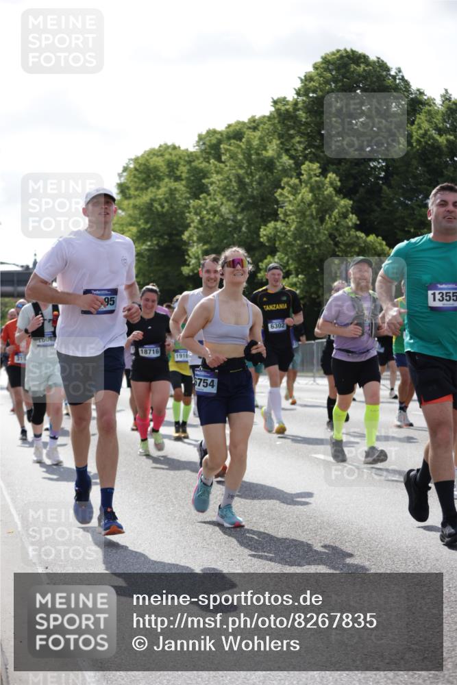 29.06.2025 - hella hamburg halbmarathon Jannik Wohlers http://msf.ph/oto/8267835 29.06.2025 10:01:05 Lombardsbrücke 1329, 1387, 1722, 1724, 2006, 2091, 2167, 2591, 3199, 3425, 3663, 4319, 4322, 4370, 4649, 4663, 5547, 5570, 5675, 6087, 6281, 0000, 6302, 6591, 6921, 6924, 7287, 8030, 8191, 8392, 8691, 8822, 8926, 10281, 10301, 10576, 11043, 11465, 12475, 13516, 13528, 13551, 13699, 13796, 14375, 14867, 15083, 15093, 15550, 15637, 15726, 16063, 16367, 16395, 16754, 17140, 17441, 17890, 18232, 18290, 18355, 18716, 18717, 18739, 18833, 18899, 18954, 19002, 19003, 19160 meine-sportfotos.de