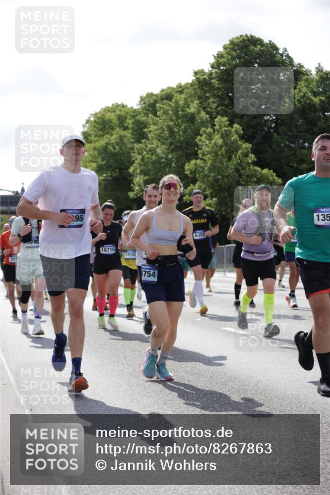 29.06.2025 - hella hamburg halbmarathon Jannik Wohlers http://msf.ph/oto/8267863 29.06.2025 10:01:05 Lombardsbrücke 1329, 1387, 1722, 1724, 2006, 2091, 2167, 2591, 3199, 3425, 3663, 4319, 4322, 4370, 4649, 4663, 5547, 5570, 5675, 6087, 6281, 0000, 6302, 6591, 6921, 6924, 7287, 8030, 8191, 8392, 8691, 8822, 8926, 10281, 10301, 10576, 11043, 11465, 12475, 13516, 13528, 13551, 13699, 13796, 14375, 14867, 15083, 15093, 15550, 15637, 15726, 16063, 16367, 16395, 16754, 17140, 17441, 17890, 18232, 18290, 18355, 18716, 18717, 18739, 18833, 18899, 18954, 19002, 19003, 19160 meine-sportfotos.de