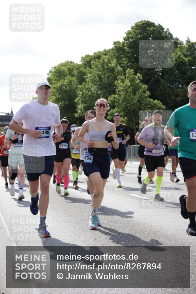 29.06.2025 - hella hamburg halbmarathon Jannik Wohlers http://msf.ph/oto/8267894 29.06.2025 10:01:05 Lombardsbrücke 1329, 1387, 1722, 1724, 2006, 2091, 2167, 2591, 3199, 3425, 3663, 4319, 4322, 4370, 4649, 4663, 5547, 5570, 5675, 6087, 6281, 0000, 6302, 6591, 6921, 6924, 7287, 8030, 8191, 8392, 8691, 8822, 8926, 10281, 10301, 10576, 11043, 11465, 12475, 13516, 13528, 13551, 13699, 13796, 14375, 14867, 15083, 15093, 15550, 15637, 15726, 16063, 16367, 16395, 16754, 17140, 17441, 17890, 18232, 18290, 18355, 18716, 18717, 18739, 18833, 18899, 18954, 19002, 19003, 19160 meine-sportfotos.de