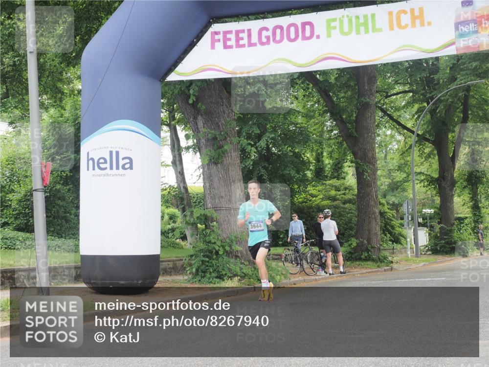 29.06.2025 - hella hamburg halbmarathon KatJ http://msf.ph/oto/8267940 29.06.2025 10:07:17 Zwischen KM18-KM19 3944 meine-sportfotos.de