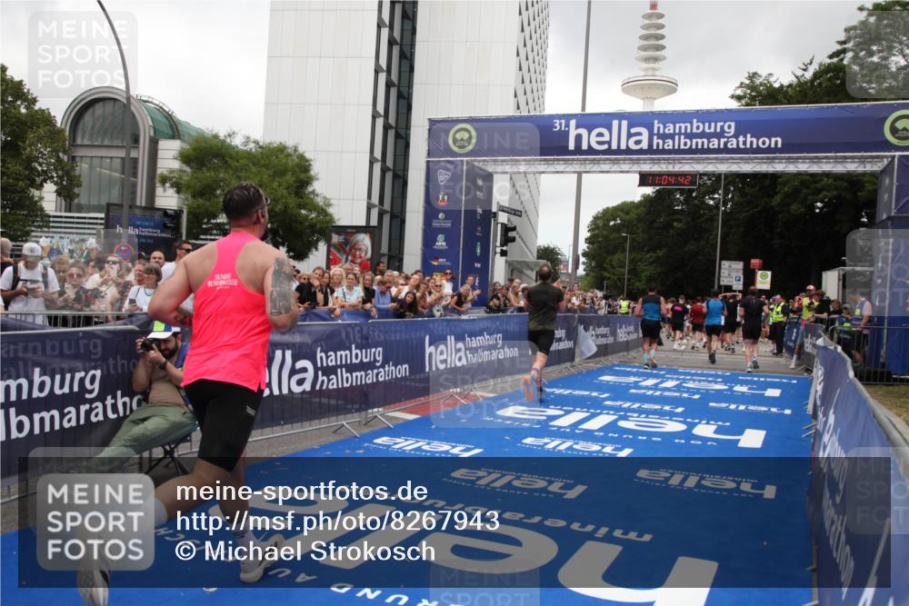 29.06.2025 - hella hamburg halbmarathon Michael Strokosch http://msf.ph/oto/8267943 29.06.2025 11:04:41 Ziel 1062, 1254, 2582, 6631, 11771, 12426, 17150, 17533, 18732 meine-sportfotos.de