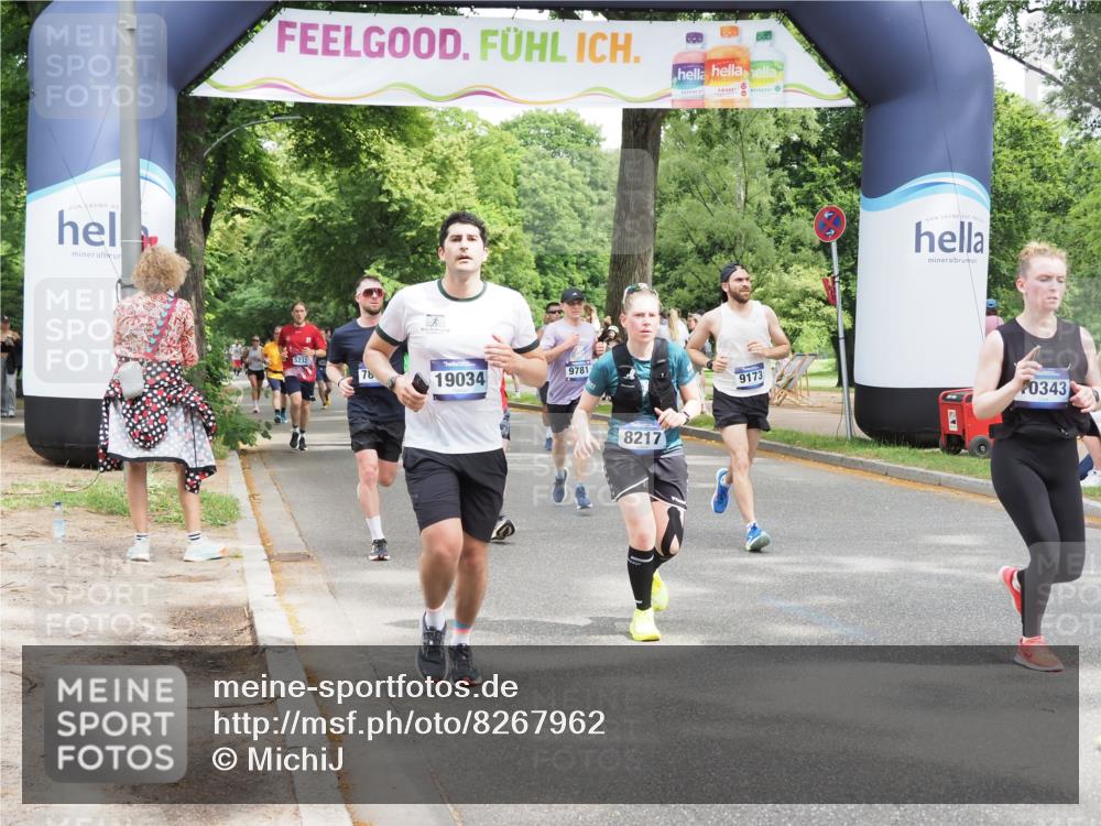 29.06.2025 - hella hamburg halbmarathon MichiJ http://msf.ph/oto/8267962 29.06.2025 10:55:06 Zwischen KM18-KM19 1785, 2594, 4950, 5670, 6014, 7741, 8217, 9173, 10343, 12556, 13054, 14785, 15462, 19034 meine-sportfotos.de