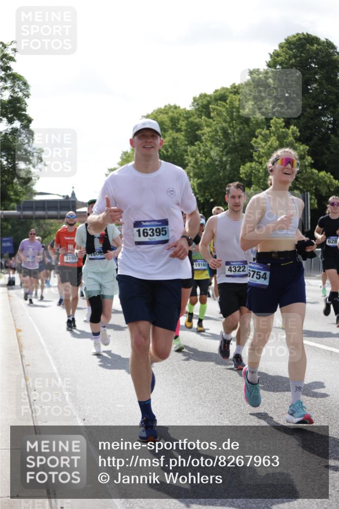 29.06.2025 - hella hamburg halbmarathon Jannik Wohlers http://msf.ph/oto/8267963 29.06.2025 10:01:05 Lombardsbrücke 1329, 1387, 1722, 1724, 2006, 2091, 2167, 2591, 3199, 3425, 3663, 4319, 4322, 4370, 4649, 4663, 5547, 5570, 5675, 6087, 6281, 0000, 6302, 6591, 6921, 6924, 7287, 8030, 8191, 8392, 8691, 8822, 8926, 10281, 10301, 10576, 11043, 11465, 12475, 13516, 13528, 13551, 13699, 13796, 14375, 14867, 15083, 15093, 15550, 15637, 15726, 16063, 16367, 16395, 16754, 17140, 17441, 17890, 18232, 18290, 18355, 18716, 18717, 18739, 18833, 18899, 18954, 19002, 19003, 19160 meine-sportfotos.de