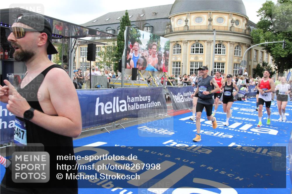 29.06.2025 - hella hamburg halbmarathon Michael Strokosch http://msf.ph/oto/8267998 29.06.2025 10:52:51 Ziel 1257, 1657, 2287, 2444, 2814, 2910, 3999, 5077, 5169, 5194, 8172, 8955, 9065, 9163, 10811, 11217, 11992, 12482, 14198, 14286, 14805, 16467, 17198, 18331, 19244 meine-sportfotos.de