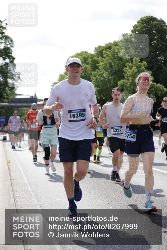 29.06.2025 - hella hamburg halbmarathon Jannik Wohlers http://msf.ph/oto/8267999 29.06.2025 10:01:06 Lombardsbrücke 1329, 1722, 1724, 2091, 2167, 2591, 3199, 3425, 3663, 4319, 4322, 4370, 4649, 4663, 5547, 5570, 5675, 6087, 6281, 0000, 6302, 6591, 6921, 6924, 7287, 8030, 8191, 8392, 8691, 8822, 8926, 10281, 10301, 10576, 10915, 11043, 11465, 12475, 13516, 13528, 13551, 13699, 13796, 14375, 14867, 15083, 15093, 15550, 15637, 16063, 16367, 16395, 16754, 16909, 17140, 17441, 17890, 18232, 18290, 18716, 18717, 18739, 18833, 18899, 18954, 19002, 19003, 19160 meine-sportfotos.de