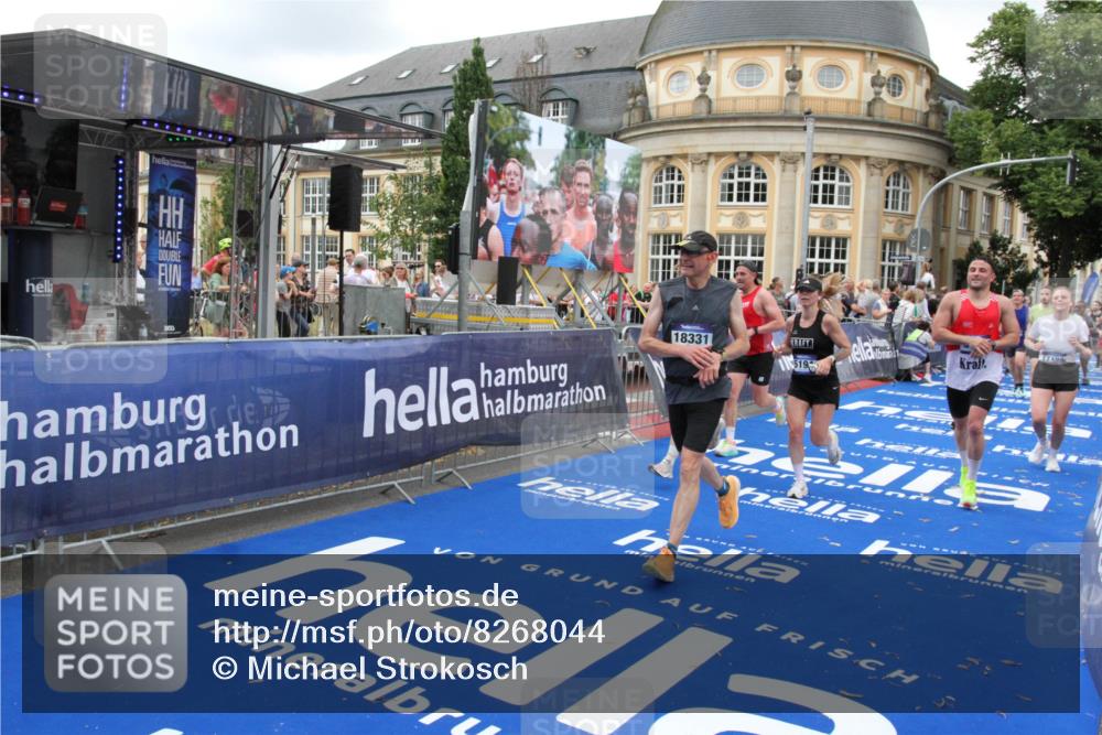 29.06.2025 - hella hamburg halbmarathon Michael Strokosch http://msf.ph/oto/8268044 29.06.2025 10:52:51 Ziel 1257, 1657, 2287, 2444, 2814, 2910, 3999, 5077, 5169, 5194, 8172, 8955, 9065, 9163, 10811, 11217, 11992, 12482, 14198, 14286, 14805, 16467, 17198, 18331, 19244 meine-sportfotos.de