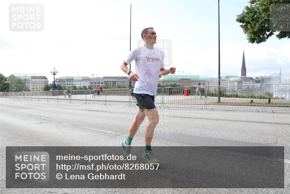 29.06.2025 - hella hamburg halbmarathon Lena Gebhardt http://msf.ph/oto/8268057 29.06.2025 10:11:15 Lombardsbrücke 1166, 1186, 1723, 1781, 2868, 3837, 4287, 5254, 5653, 7271, 7370, 8171, 8206, 8207, 8368, 8561, 9119, 9169, 9829, 10196, 10372, 11149, 11321, 11755, 12286, 12426, 12556, 12571, 12790, 12836, 13588, 13594, 13603, 13939, 14008, 14022, 14149, 14270, 15009, 15214, 15252, 15797, 15908, 16383, 16808, 17142, 17500, 17787, 18382, 19172, 19241 meine-sportfotos.de