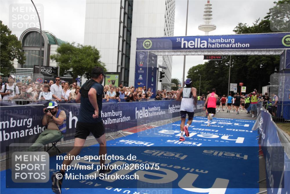 29.06.2025 - hella hamburg halbmarathon Michael Strokosch http://msf.ph/oto/8268075 29.06.2025 11:04:43 Ziel 1062, 1254, 4542, 12426, 17150, 17533, 18732 meine-sportfotos.de