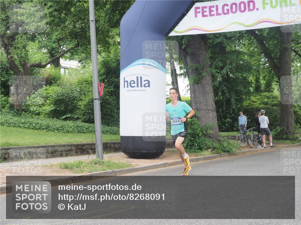 29.06.2025 - hella hamburg halbmarathon KatJ http://msf.ph/oto/8268091 29.06.2025 10:07:18 Zwischen KM18-KM19 3944 meine-sportfotos.de