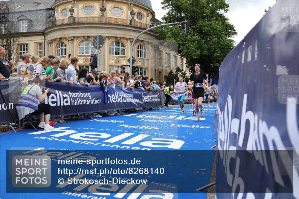 29.06.2025 - hella hamburg halbmarathon Strokosch-Dieckow http://msf.ph/oto/8268140 29.06.2025 10:45:49 Ziel 3477, 4277, 4345, 4854, 5047, 6290, 6532, 7385, 8577, 8871, 10792, 11821, 13975, 14374, 14911, 15149, 16617, 16624, 17332, 17835, 18185, 19116 meine-sportfotos.de