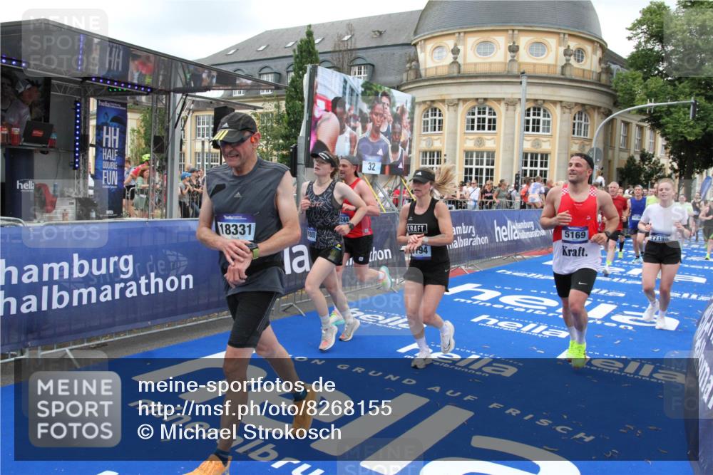 29.06.2025 - hella hamburg halbmarathon Michael Strokosch http://msf.ph/oto/8268155 29.06.2025 10:52:52 Ziel 1257, 1258, 1657, 2287, 2444, 2814, 2910, 4557, 4558, 5077, 5169, 5194, 8172, 8720, 8955, 9065, 9163, 10811, 11217, 11992, 14198, 14286, 14805, 16467, 17198, 18331, 19244 meine-sportfotos.de