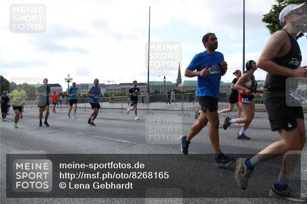 29.06.2025 - hella hamburg halbmarathon Lena Gebhardt http://msf.ph/oto/8268165 29.06.2025 09:57:25 Lombardsbrücke 1030, 1086, 1193, 1327, 1381, 1422, 1442, 1537, 1657, 1783, 2025, 2111, 2119, 2252, 2444, 2488, 2595, 2814, 2839, 2855, 2869, 3048, 3093, 3096, 3103, 3575, 3698, 3791, 3999, 4261, 4299, 4379, 4558, 4726, 4770, 4986, 5008, 5013, 5018, 5021, 5024, 5319, 5633, 5744, 5820, 5907, 6125, 6374, 6631, 6720, 6762, 6795, 6942, 7177, 7221, 7259, 7397, 7594, 7742, 7918, 7930, 7932, 8112, 8313, 8651, 8813, 8930, 9060, 9316, 10191 meine-sportfotos.de