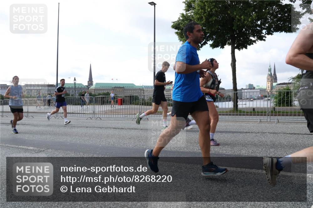 29.06.2025 - hella hamburg halbmarathon Lena Gebhardt http://msf.ph/oto/8268220 29.06.2025 09:57:25 Lombardsbrücke 1030, 1086, 1193, 1327, 1381, 1422, 1442, 1537, 1657, 1783, 2025, 2111, 2119, 2252, 2444, 2488, 2595, 2814, 2839, 2855, 2869, 3048, 3093, 3096, 3103, 3575, 3698, 3791, 3999, 4261, 4299, 4379, 4558, 4726, 4770, 4986, 5008, 5013, 5018, 5021, 5024, 5319, 5633, 5744, 5820, 5907, 6125, 6374, 6631, 6720, 6762, 6795, 6942, 7177, 7221, 7259, 7397, 7594, 7742, 7918, 7930, 7932, 8112, 8313, 8651, 8813, 8930, 9060, 9316, 10191 meine-sportfotos.de