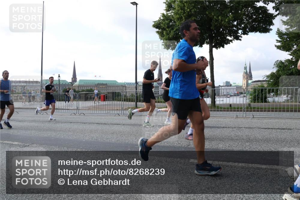 29.06.2025 - hella hamburg halbmarathon Lena Gebhardt http://msf.ph/oto/8268239 29.06.2025 09:57:25 Lombardsbrücke 1030, 1086, 1193, 1327, 1381, 1422, 1442, 1537, 1657, 1783, 2025, 2111, 2119, 2252, 2444, 2488, 2595, 2814, 2839, 2855, 2869, 3048, 3093, 3096, 3103, 3575, 3698, 3791, 3999, 4261, 4299, 4379, 4558, 4726, 4770, 4986, 5008, 5013, 5018, 5021, 5024, 5319, 5633, 5744, 5820, 5907, 6125, 6374, 6631, 6720, 6762, 6795, 6942, 7177, 7221, 7259, 7397, 7594, 7742, 7918, 7930, 7932, 8112, 8313, 8651, 8813, 8930, 9060, 9316, 10191 meine-sportfotos.de