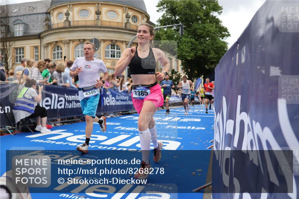 29.06.2025 - hella hamburg halbmarathon Strokosch-Dieckow http://msf.ph/oto/8268278 29.06.2025 10:45:52 Ziel 2189, 3477, 4277, 4345, 4854, 6290, 6532, 7385, 8577, 8871, 10792, 11821, 12084, 13975, 14374, 14462, 14911, 15149, 16624, 17008, 17835, 18185, 19116 meine-sportfotos.de