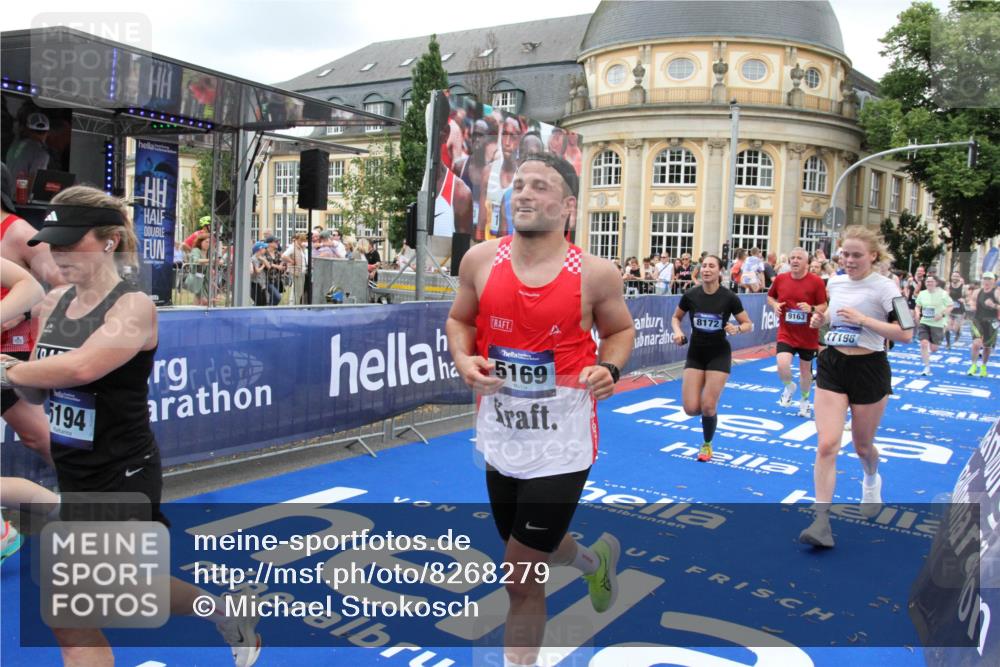 29.06.2025 - hella hamburg halbmarathon Michael Strokosch http://msf.ph/oto/8268279 29.06.2025 10:52:53 Ziel 1257, 1258, 1657, 2099, 2444, 2814, 2910, 4557, 4558, 5077, 5169, 5194, 8172, 8720, 8955, 9065, 9163, 10724, 10811, 11217, 11992, 14198, 14286, 14805, 17198, 18331, 19244 meine-sportfotos.de