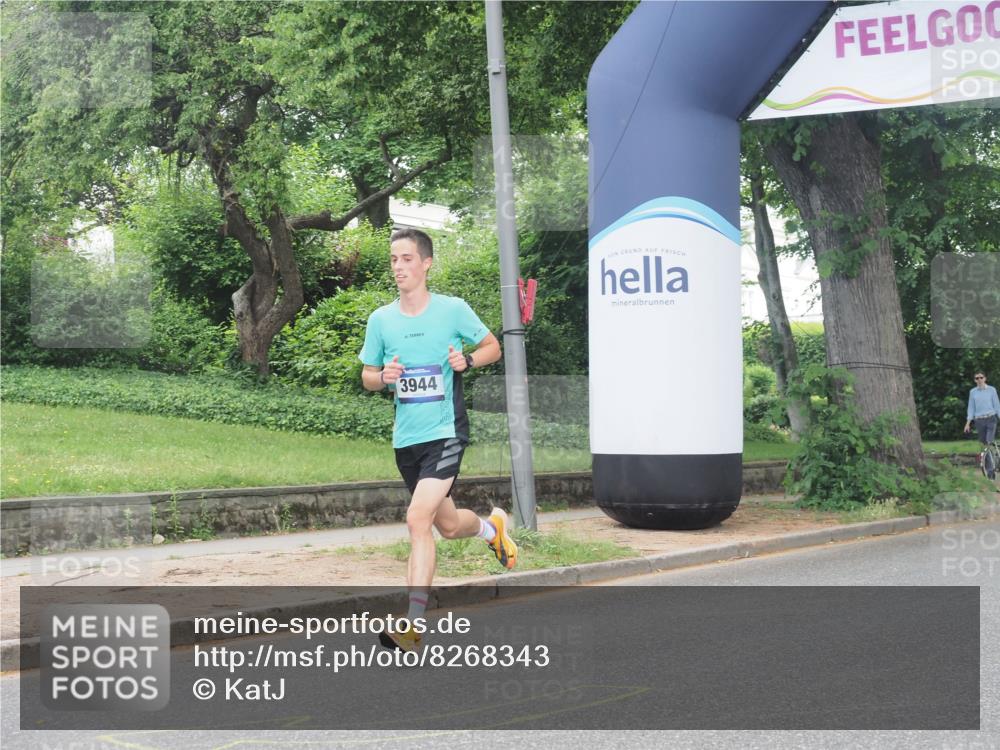 29.06.2025 - hella hamburg halbmarathon KatJ http://msf.ph/oto/8268343 29.06.2025 10:07:18 Zwischen KM18-KM19 3944 meine-sportfotos.de